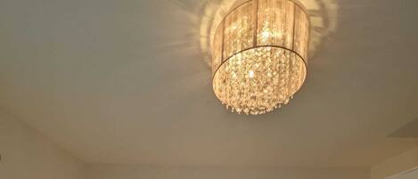 3 多间卧室、熨斗/熨衣板、WiFi、床单