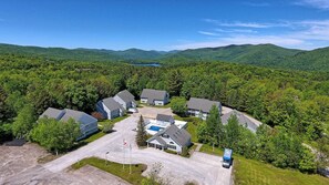 Exterior - Skiers Suite: 2RM/2BA Renovated Condo on the Bus Route w/ Pool. Discounted Ski Rentals. #332 (Killington)