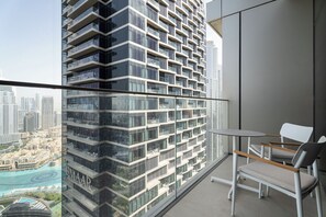 Deluxe Apartment | Balcony - Nasma Holiday Homes - The Address Residences Dubai Opera T2 (Dubai)