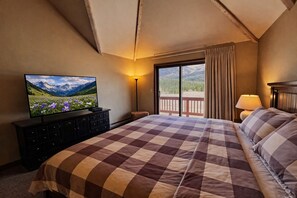 3 bedrooms, iron/ironing board, travel crib, free WiFi