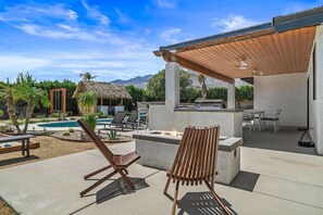 Terrace/patio - Desert Playground – Palm Springs Oasis with Pool, Spa, Pickleball, Putting Green & More (Palm Springs)