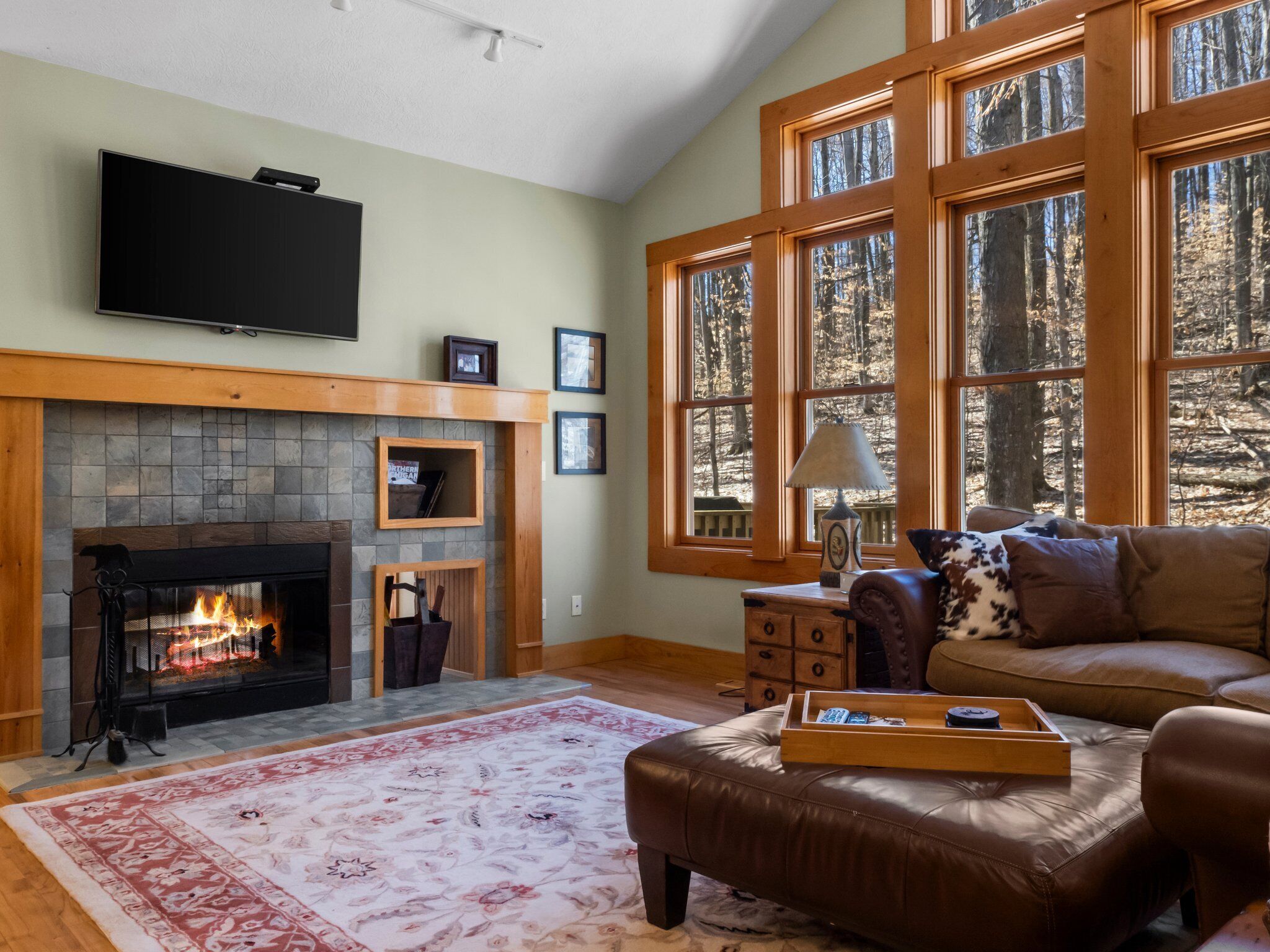 Smart TV, fireplace, video games, table tennis