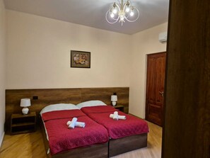 5 bedrooms, iron/ironing board, WiFi, bed sheets - the house is located in the city center (T'bilisi)