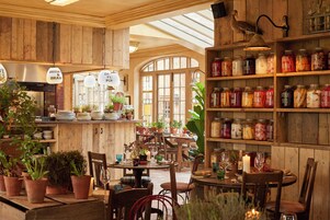 Se sirven desayunos, almuerzos y cenas