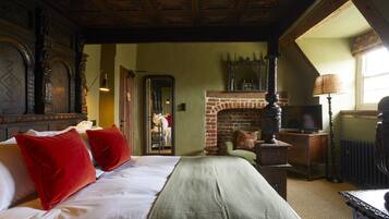 Comfy | Minibar med vissa gratis produkter och värdeförvaringsskåp på rummet