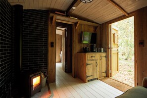 Stream Wagon | Free minibar items, in-room safe, desk, free WiFi