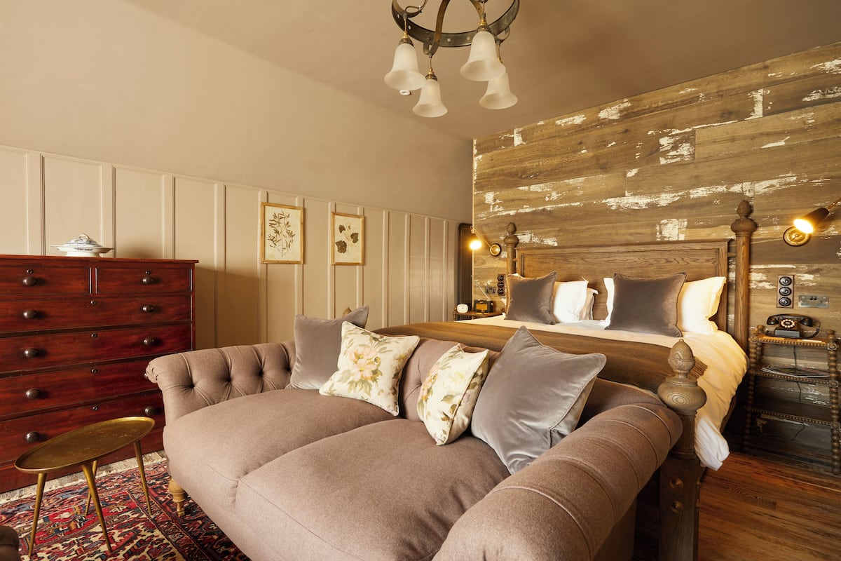 Hideaway Room 20 | Minibar (con algunos artículos gratuitos), caja fuerte, escritorio