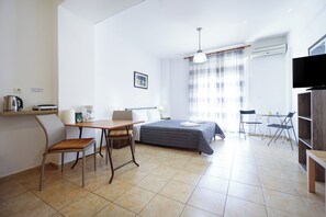 1 室のベッドルーム、アイロン / アイロン台、WiFi (無料)、ベッド シーツ