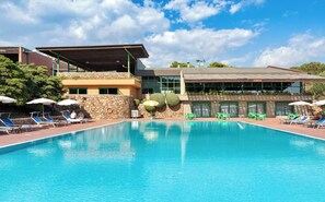 Seasonal outdoor pool, pool umbrellas, pool loungers - Ecovillage with swimming-pool in Teulada (Teulada)