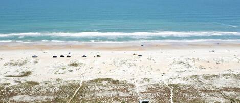 بالقرب من الشاطئ