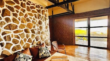 Perhehuone, parveke, rantanäköala