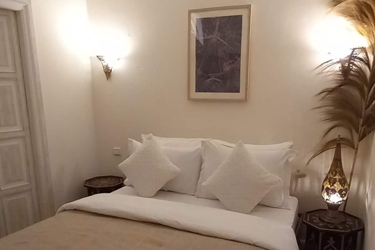 Economy Room | 1 bedroom, premium bedding, in-room safe, free WiFi