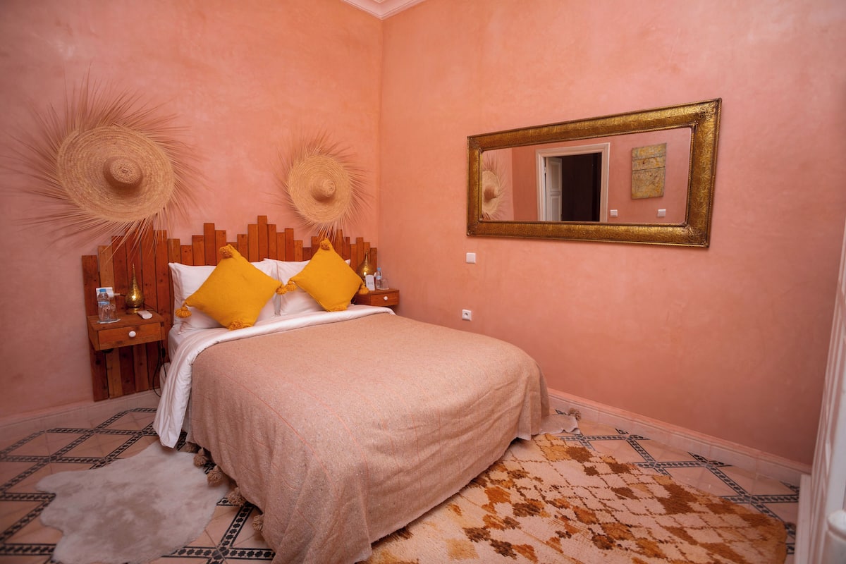 Classic Room | 1 bedroom, premium bedding, in-room safe, free WiFi