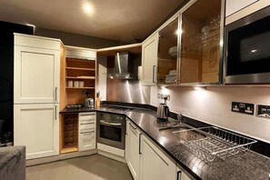 Fridge, microwave, oven, stovetop - Entire Stylish Apartment Central Brighton North St (Brighton and Hove)