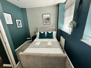 2 bedrooms, desk, iron/ironing board, free WiFi