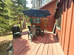 Outdoor dining - 1 bedroom and loft, 1 bath, sleeps 4, Donner Lake West End DLR#110 (Truckee)