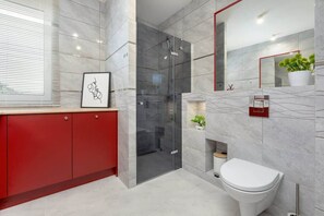 Shower, hair dryer, shampoo
