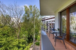 Outdoor dining - Spacious Apartment on Salt Island | Parking and Balcony (Kolobrzeg)
