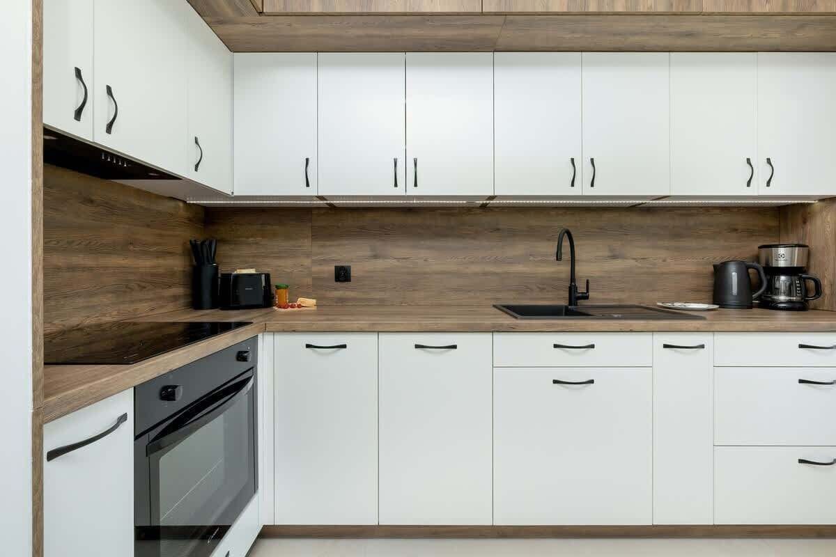 Refrigerador, horno, placa de cocina, lavavajillas