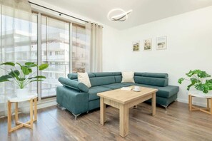 TV - Spacious Apartment on Salt Island | Parking and Balcony (Kolobrzeg)