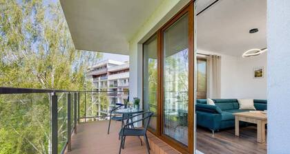 Geräumige Wohnung auf der Salzinsel | Parkplatz und Balkon