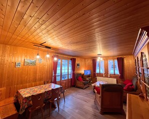 Appartement, 3 chambres, fumeur, balcon | Salle de séjour