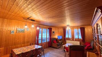 Căn hộ, 3 phòng ngủ, hút thuốc, ban công | Phòng khách