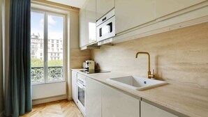 茶具/咖啡用具、冰箱、微波炉、烤箱