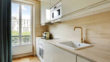 Fridge, microwave, oven, stovetop