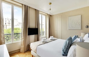 3 slaapkamers, een strijkplank/strijkijzer, reisbedje, wifi