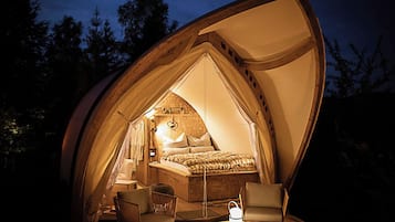 Tenda Deluks, dapur kecil, pemandangan kebun | 1 kamar tidur dan tempat tidur bayi (biaya tambahan)