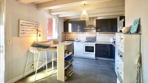 Coffee/tea maker, fridge, microwave, oven