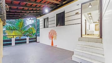 Deluxe Room | Terrace/patio