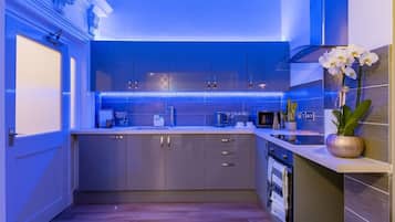 Superior Apartment, Ensuite (Superior One Bed ) | Restaurant