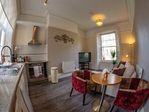 Eenvoudig appartement, privébadkamer, uitzicht op de stad | Divers