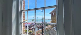 Nelson Cottage. A stones throw from the beach