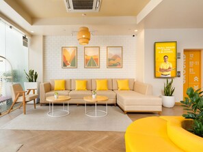 Lobby sitting area - Bloom Hub WEH Andheri (Mumbai)
