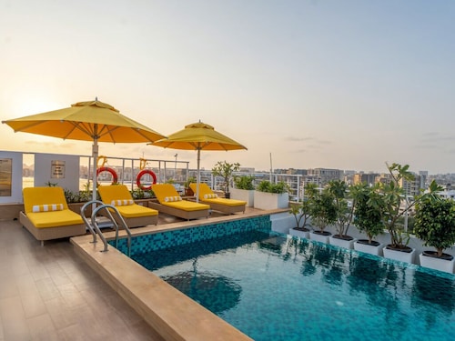 Bloom Hub WEH Andheri