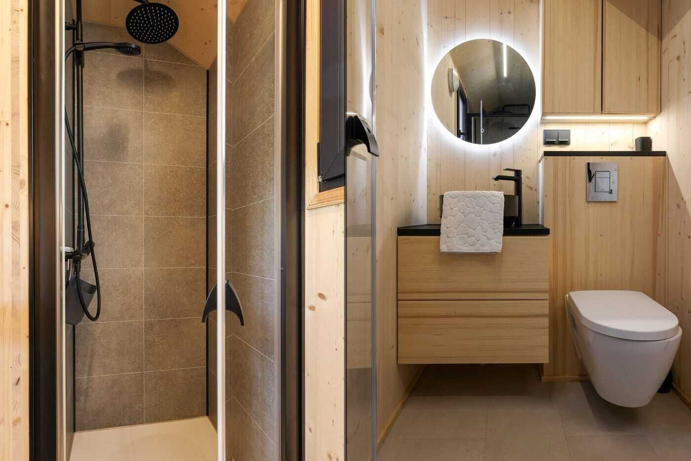 Douche, sèche-cheveux, serviettes fournies