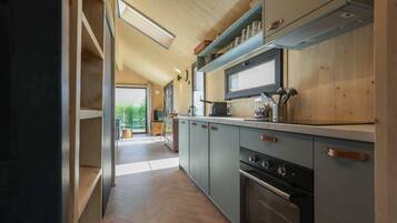 Microwave, stovetop, dishwasher, coffee/tea maker