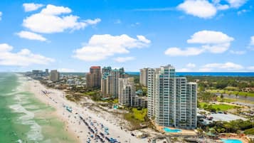 Una playa cerca