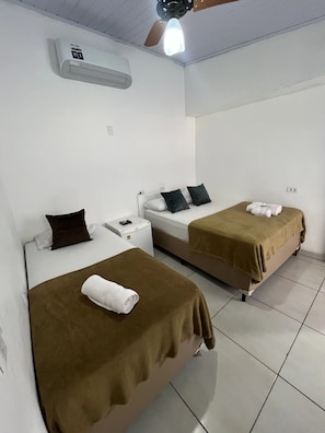 Free WiFi, bed sheets - Pousada Aloha Santos (Santos)