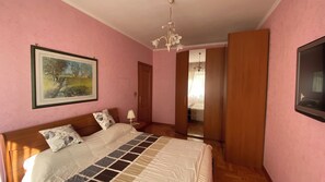 2 Schlafzimmer, Schreibtisch, Bügeleisen/Bügelbrett, kostenloses WLAN