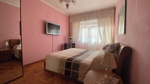 2 Schlafzimmer, Schreibtisch, Bügeleisen/Bügelbrett, kostenloses WLAN