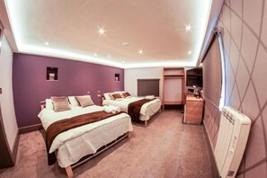 Executive Quadruple Room | Hypo-allergenic bedding, free WiFi - Fountain House (Boston)