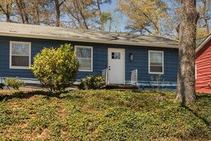 Exterior - Walk to Weaverville|15mn to avl (Weaverville)