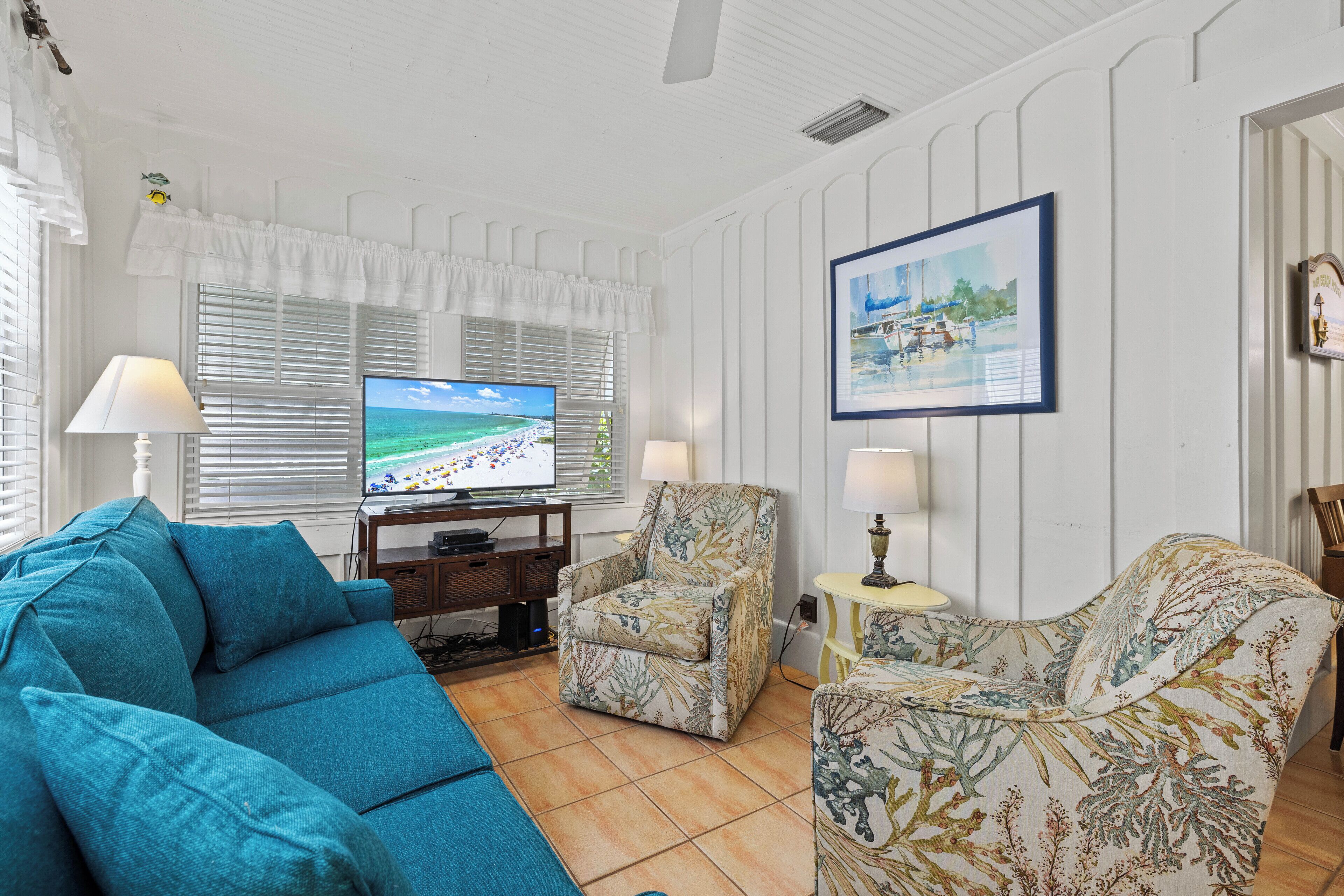 Historic Ami Charm, Steps From The Beach - Holmes Beach, FL