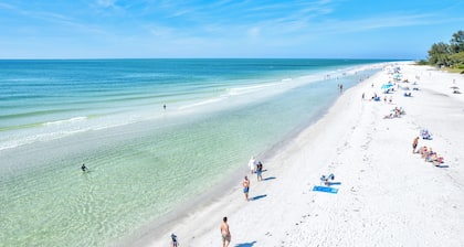 Historical AMI 2 Bedroom, pet friendly beach cottage, sleeps 6