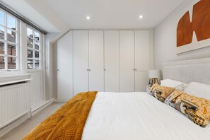 2 bedrooms, iron/ironing board, WiFi, bed sheets - Entire mews next to Hyde Park (London)