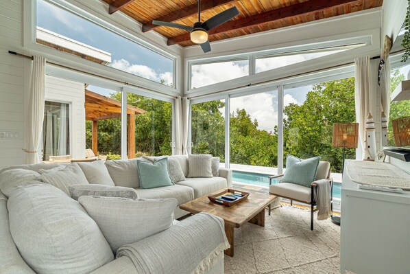 Smart TV, books - Plumeria House at Mahogany Bay + Pool Club (San Pedro)